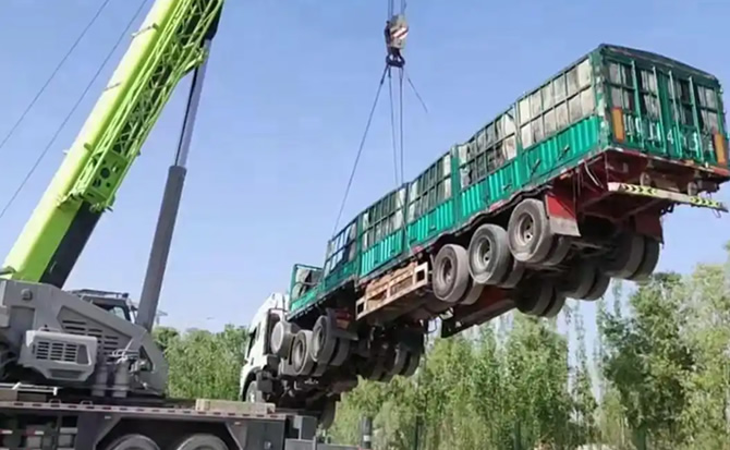 克什克腾旗道路脱困救援案例